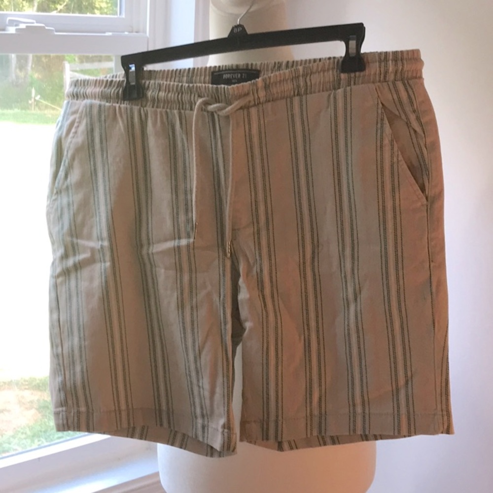Forever 21 Men's shorts 🩳  now on style. Brand New shorts without tags. Size L.
